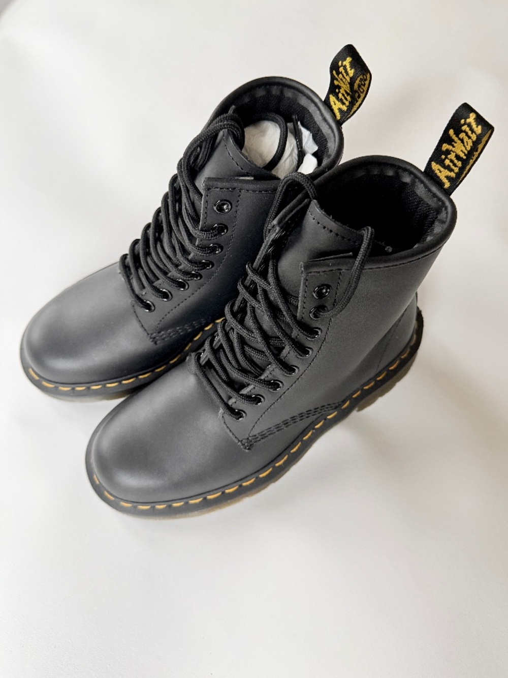 Doc Martens Slip Resistant Unisex Leather Lace Up Boot - Mens 6, Womens 7